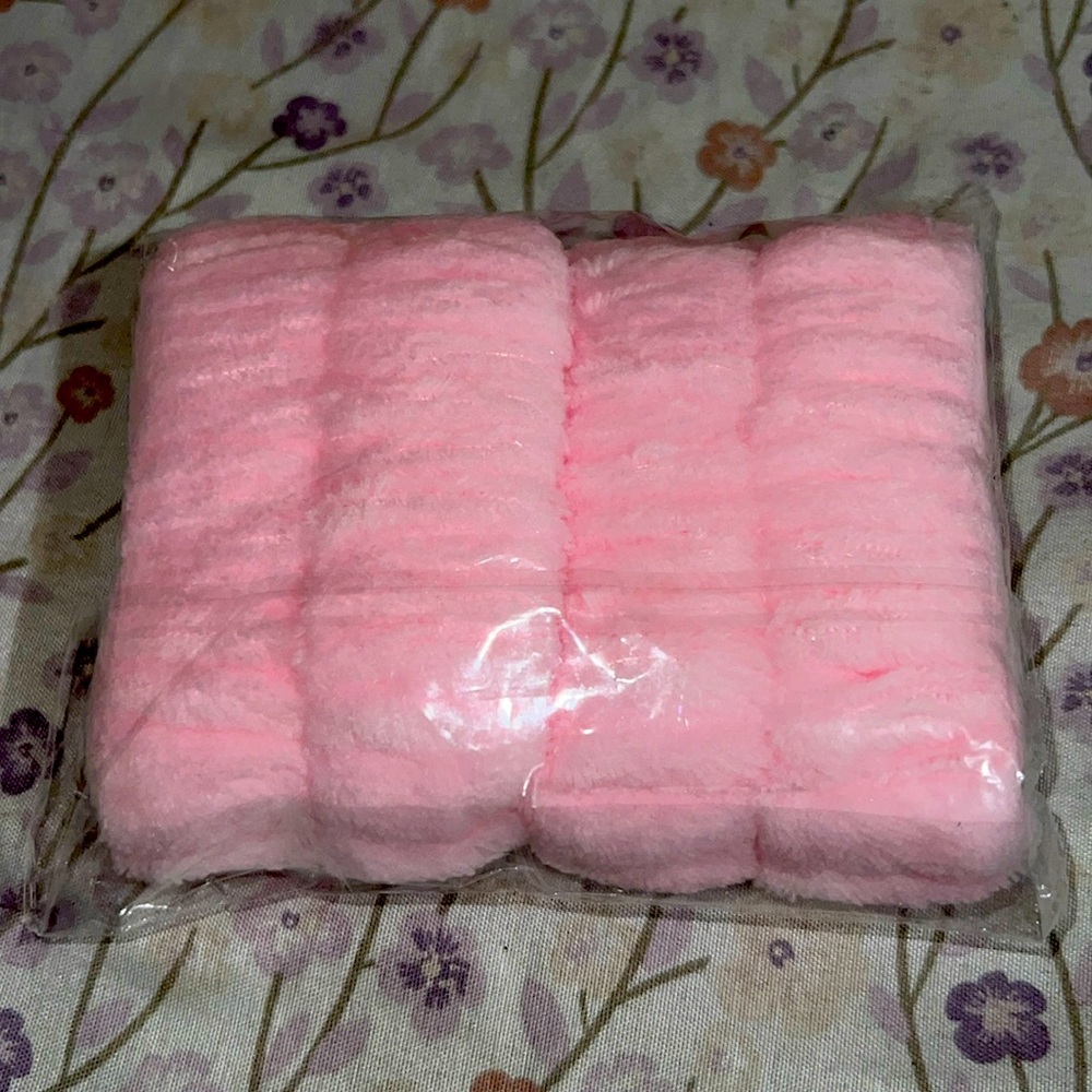 BRAND NEWW (2) SETS OF TWO PIECES OF FACEWASH WRIST BANDS!!!